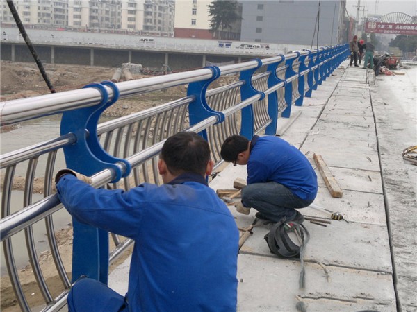 锡林郭勒不锈钢桥梁护栏除锈维护的重要性及其方法