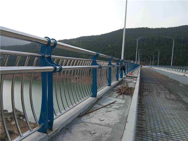 锡林郭勒不锈钢桥梁护栏防腐措施的重要性及实施策略