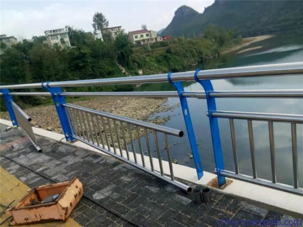 锡林郭勒不锈钢复合管护栏是一种卓越的防护材料